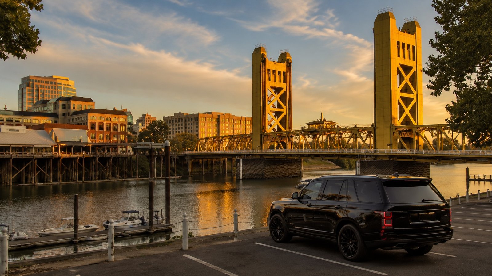 Sacramento scenic tour past the State Capitol