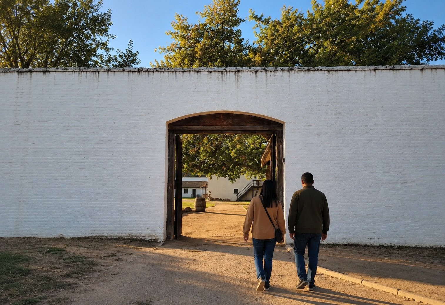 Sutter's Fort historic landmark Sacramento scenic tour
